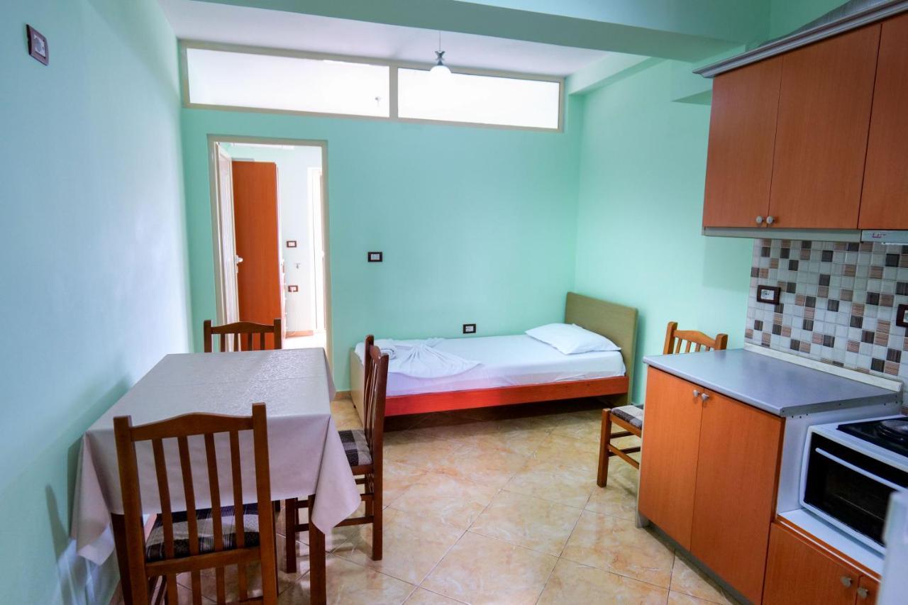 Rei Apartments Sarandë Esterno foto