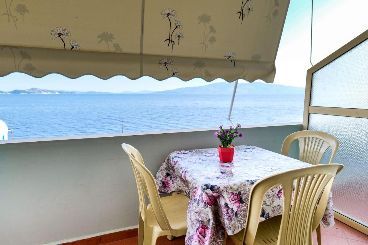 Rei Apartments Sarandë Esterno foto