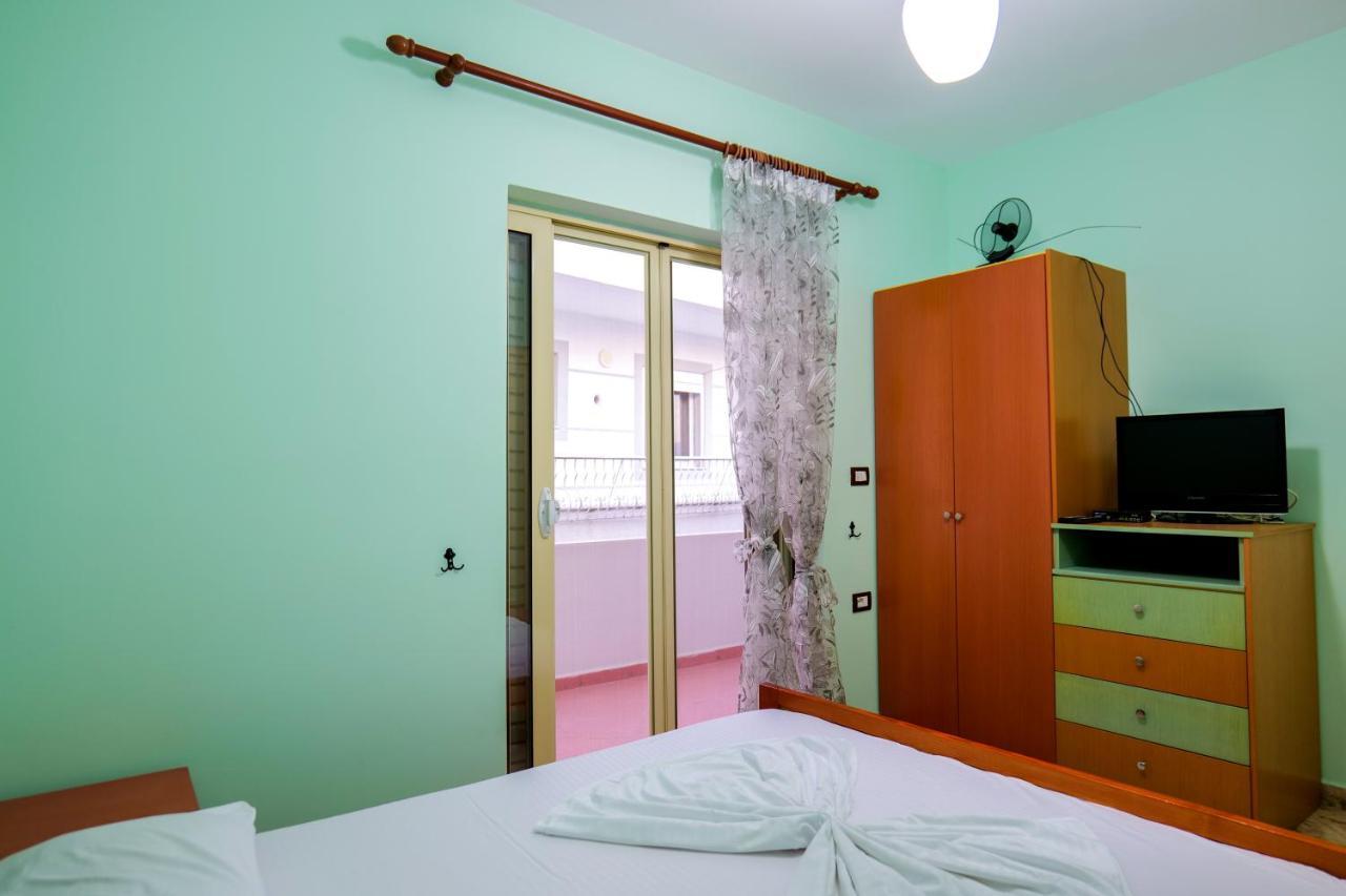 Rei Apartments Sarandë Esterno foto