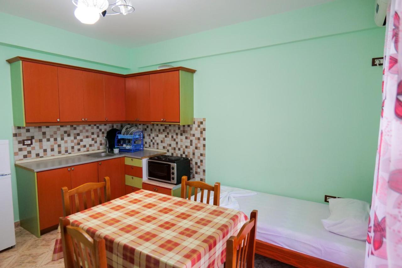 Rei Apartments Sarandë Esterno foto